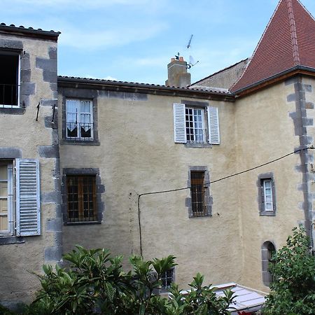 Chateau De Bourrassol Bed & Breakfast Menetrol Luaran gambar