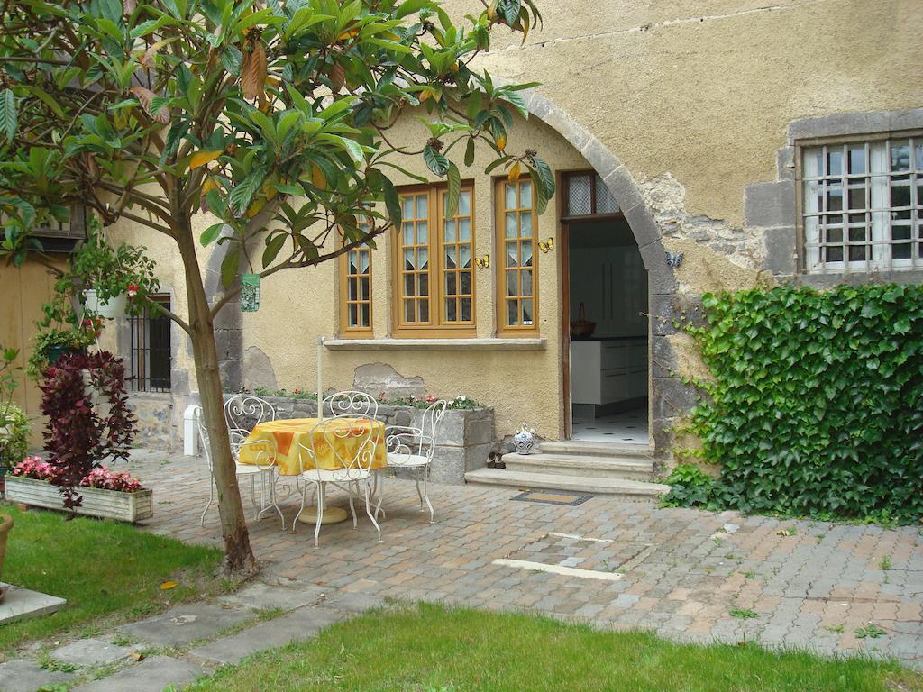 Chateau De Bourrassol Bed & Breakfast Menetrol Luaran gambar