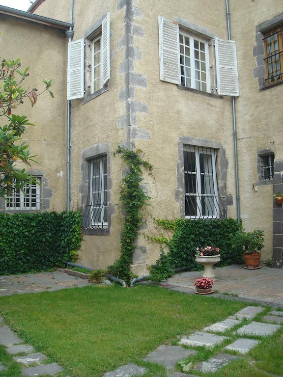 Chateau De Bourrassol Bed & Breakfast Menetrol Luaran gambar