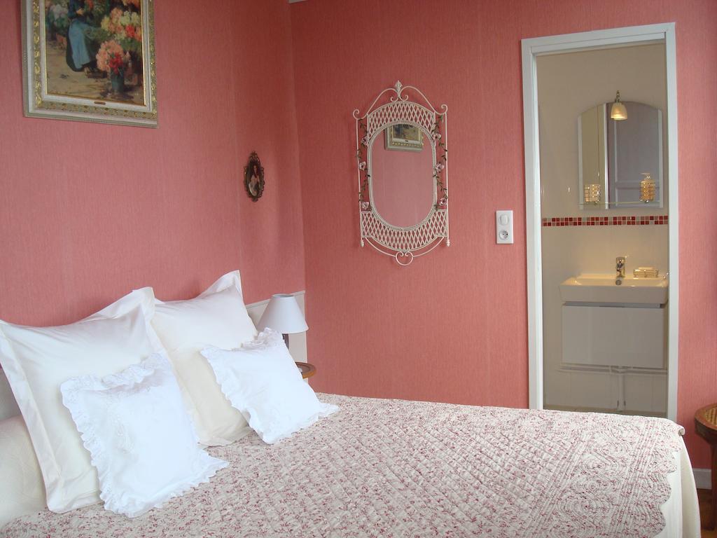 Chateau De Bourrassol Bed & Breakfast Menetrol Bilik gambar