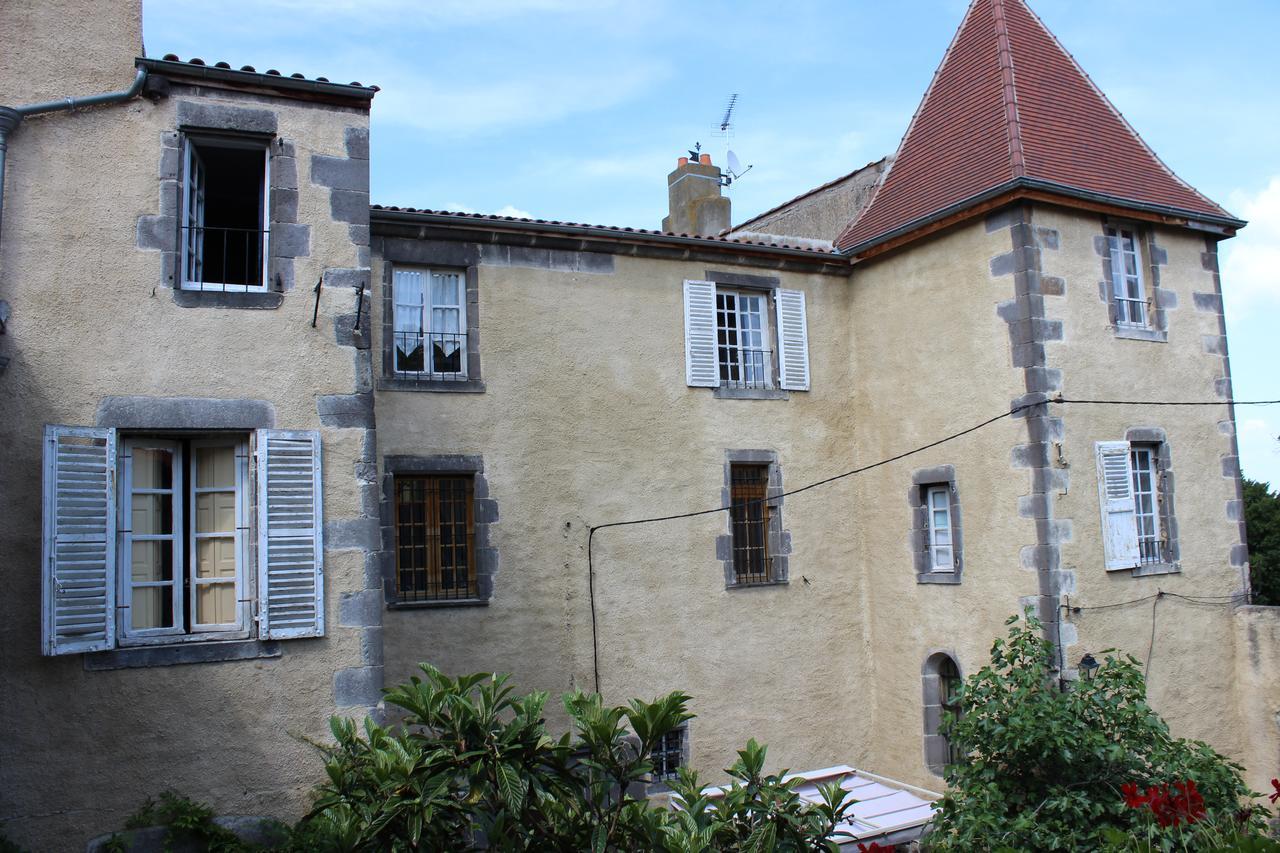 Chateau De Bourrassol Bed & Breakfast Menetrol Luaran gambar