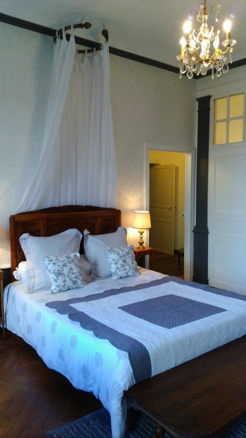 Chateau De Bourrassol Bed & Breakfast Menetrol Luaran gambar